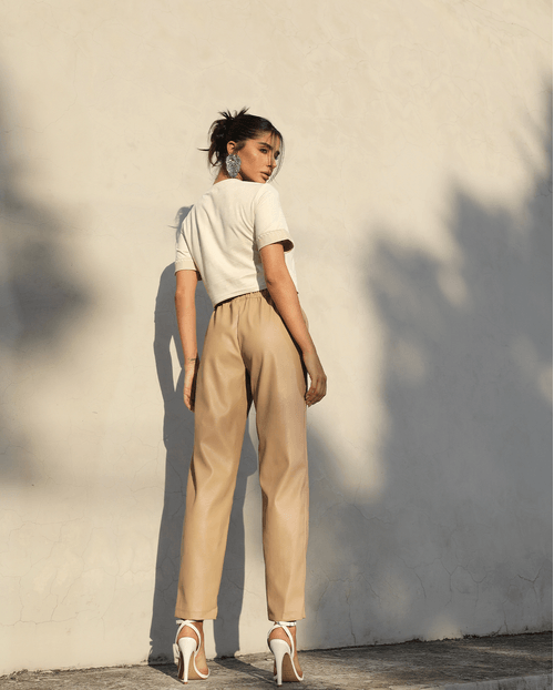 Calça Material Sintético Mom Feminina Cintura Alta Elástico No Cós 90458 Bege