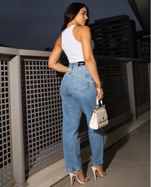 Calça Jeans Mom Feminina com Bordado e Aplicação 23840 Sky Médio