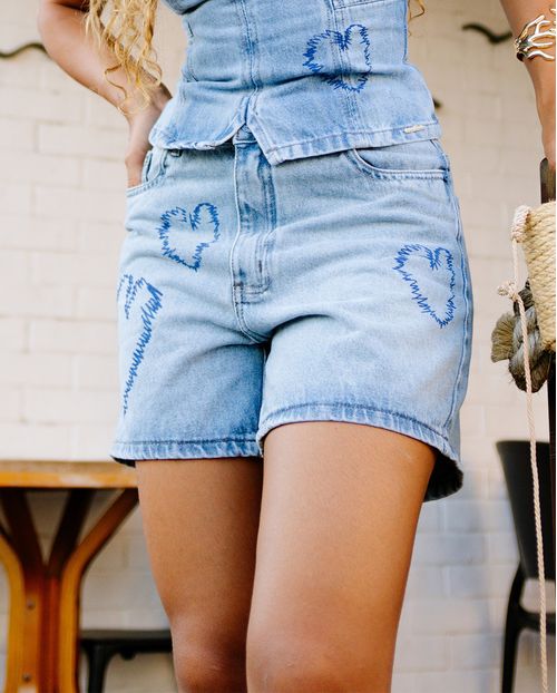 Shorts Jeans Feminino Mom com Silk Coração 24439 Sky Médio