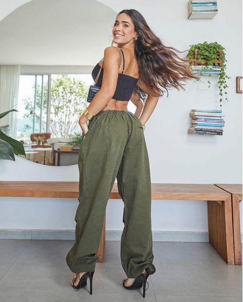 Calça Sarja Parachute Feminina Cintura Média com Reguladores 22704 Verde Militar