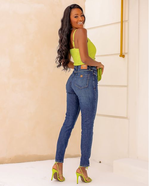 Calça Jeans Feminina Mom com Elastano 23006 Escura