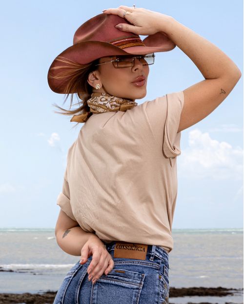 Camiseta Feminina Alongada Cowgirl 90231 Caqui