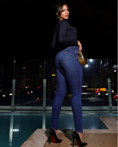 Calça Jeans Skinny Feminina Detalhe de Corrente No Bolso Cintura Média  24401 Escura