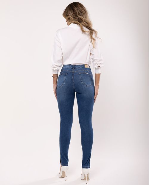 Calça Jeans Feminina com Abertura Na Barra Cintura Média 24481 Média