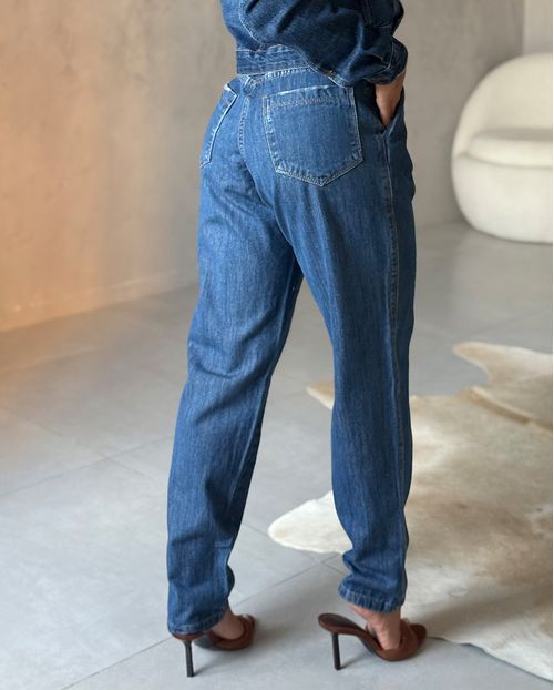 Calça Jeans Mom Feminina Cintura Alta com Cinto 23942			 Sujinha Escura