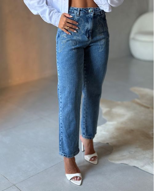 Calça Jeans Straight Feminina Cintura Alta com Bordado Ana Castela 24316 Média
