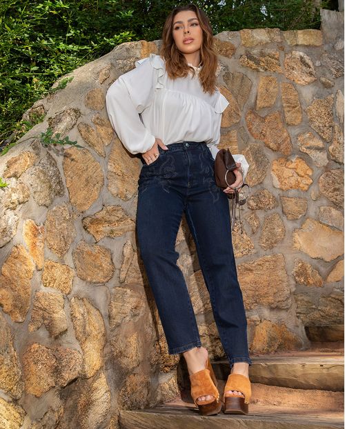 Calça Jeans Straight Feminina Cintura Alta com Bordado 24316 Resinado