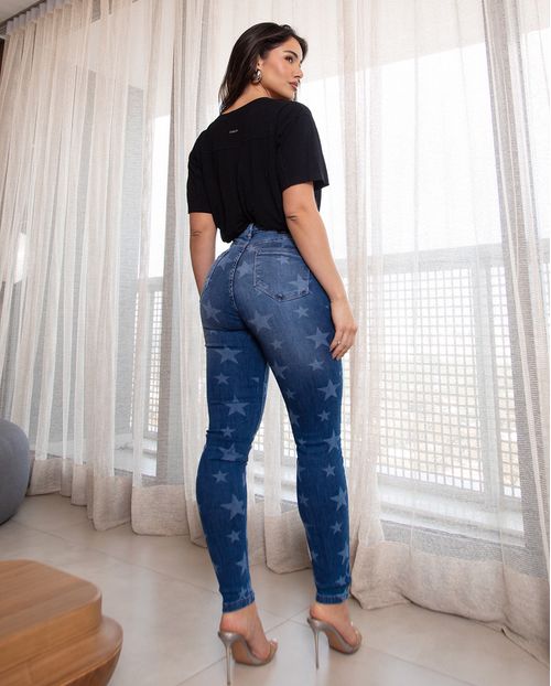 Calça Jeans Skinny Feminina Cintura Média Detalhes de Estrela No Laser 23670 Escura